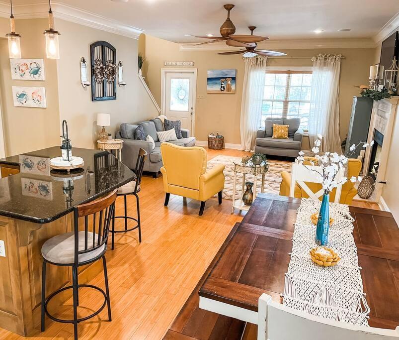 Pet Friendly Tranquil Cottage With Fire-Pit And Seasonal Hot Tub Sept-March Minutes To Beaches ドーフィン・アイランド エクステリア 写真