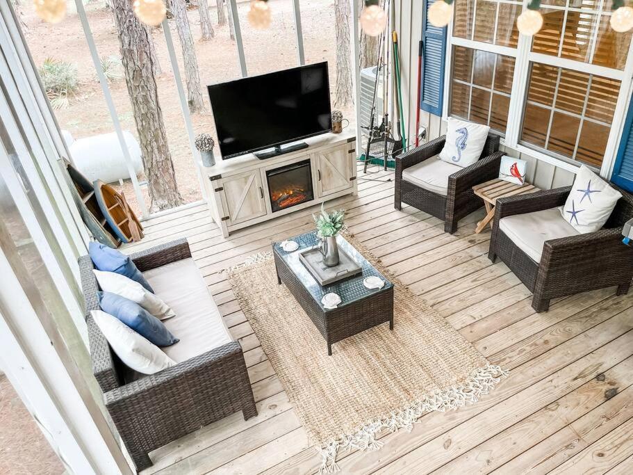 Pet Friendly Tranquil Cottage With Fire-Pit And Seasonal Hot Tub Sept-March Minutes To Beaches ドーフィン・アイランド エクステリア 写真