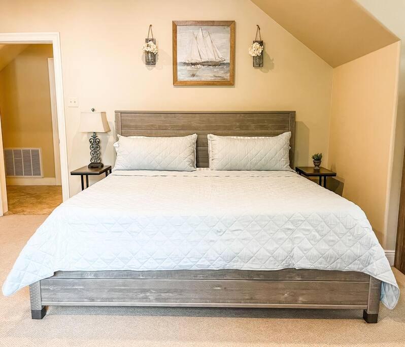 Pet Friendly Tranquil Cottage With Fire-Pit And Seasonal Hot Tub Sept-March Minutes To Beaches ドーフィン・アイランド エクステリア 写真