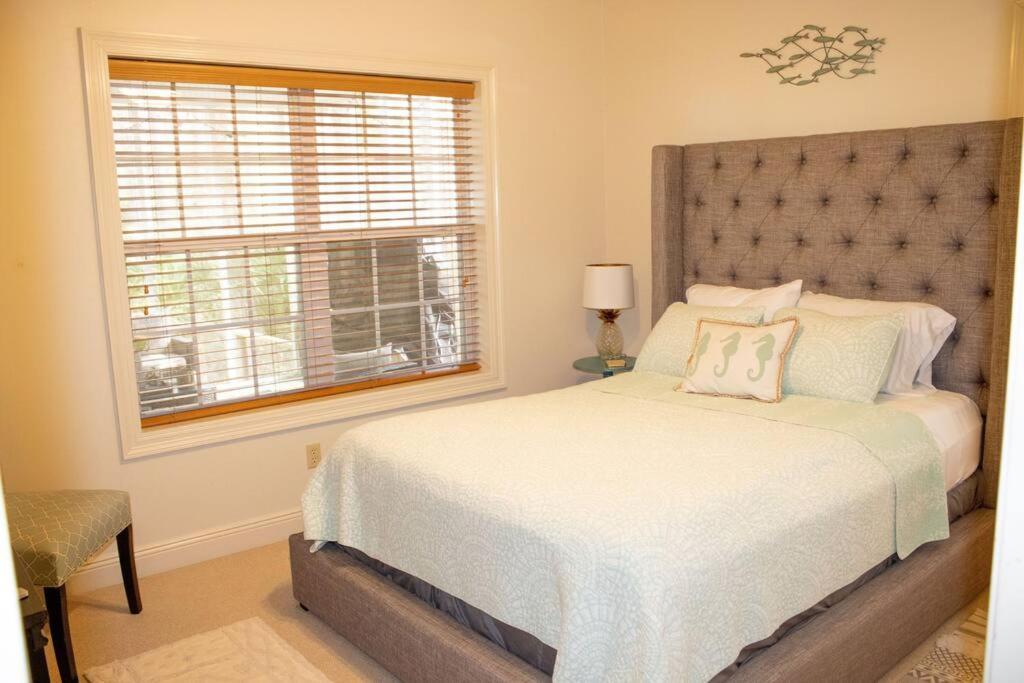 Pet Friendly Tranquil Cottage With Fire-Pit And Seasonal Hot Tub Sept-March Minutes To Beaches ドーフィン・アイランド エクステリア 写真