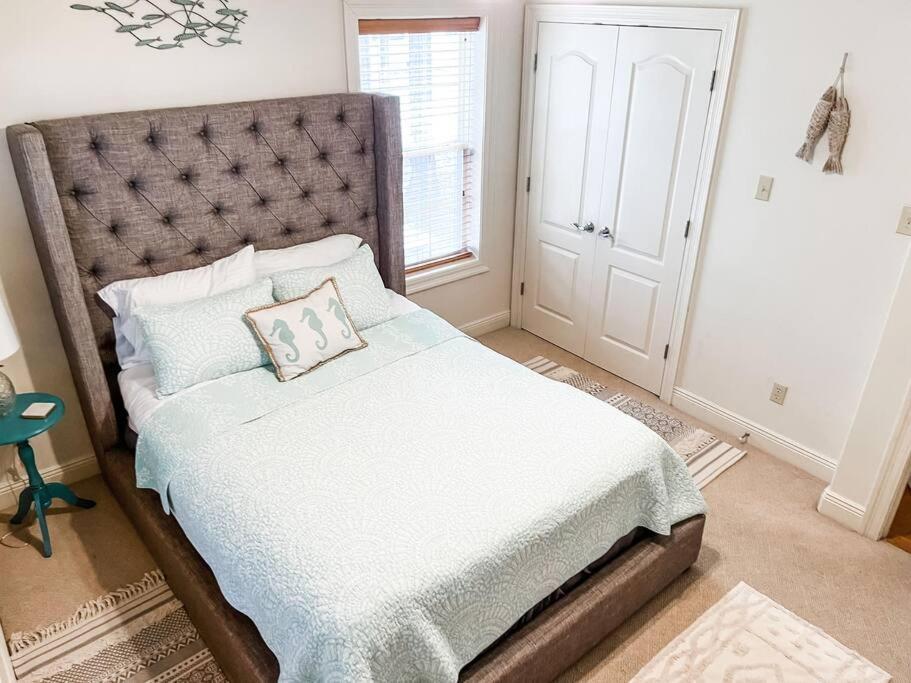 Pet Friendly Tranquil Cottage With Fire-Pit And Seasonal Hot Tub Sept-March Minutes To Beaches ドーフィン・アイランド エクステリア 写真